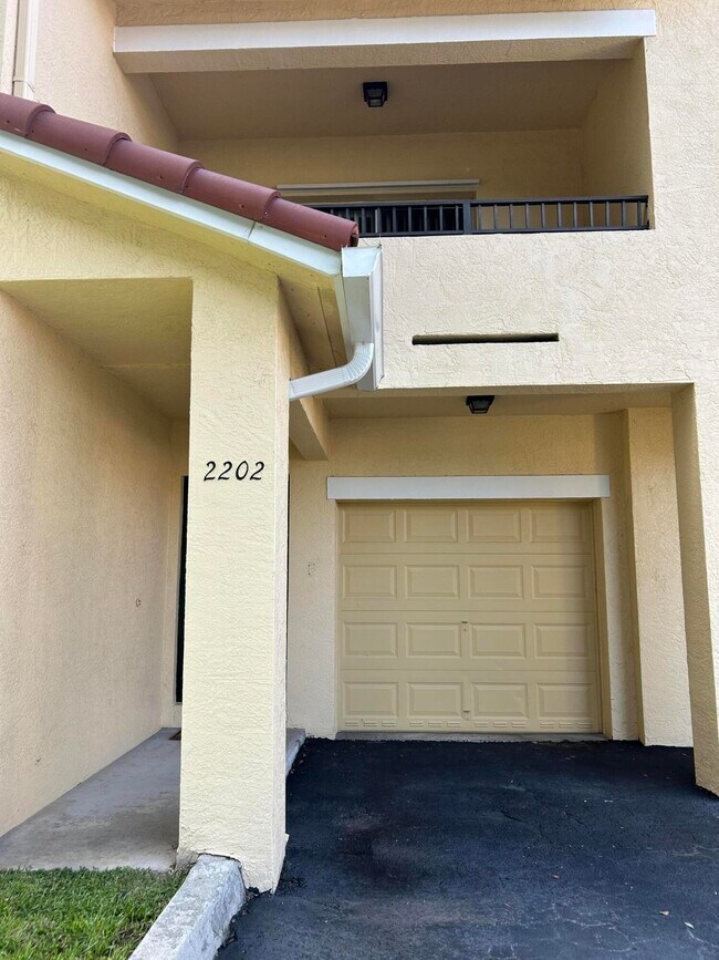 Building Photo - 2202 Belmont Ln