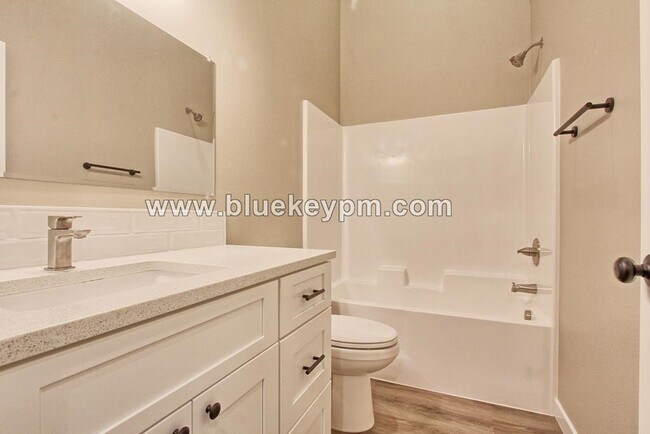 Building Photo - Unit 209-A: 3 Bed, 2.5 Bath Townhome in Kalama