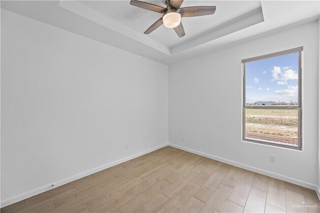 Building Photo - 1220 E Camellia Ave