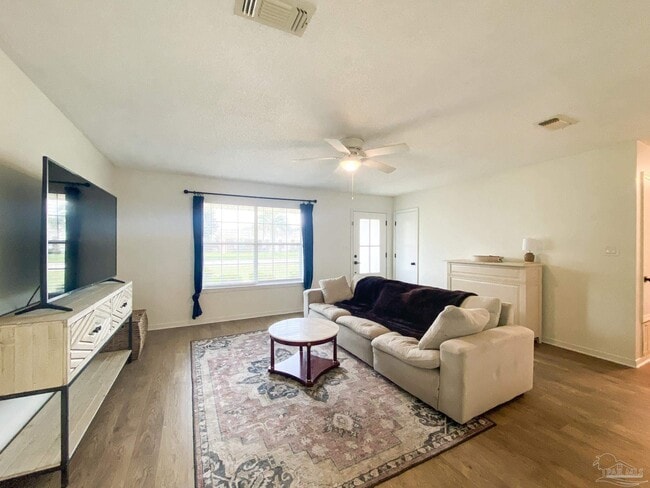 Building Photo - 11920 Longwood Dr