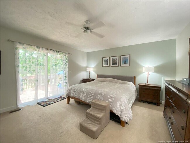 Building Photo - 3299 Liverpool Dr