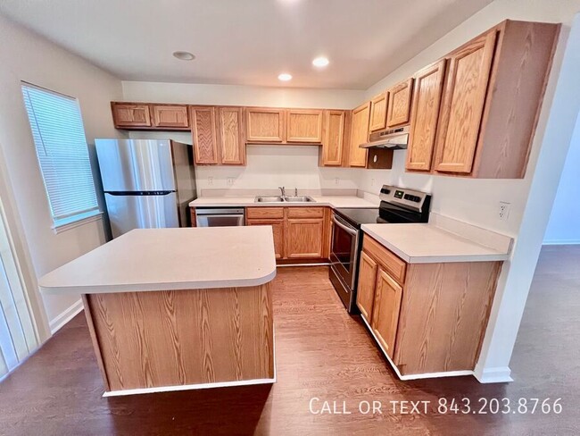 Building Photo - 7975 Shadow Oak Dr