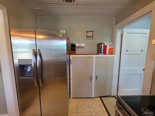 Building Photo - 430 S 1st St