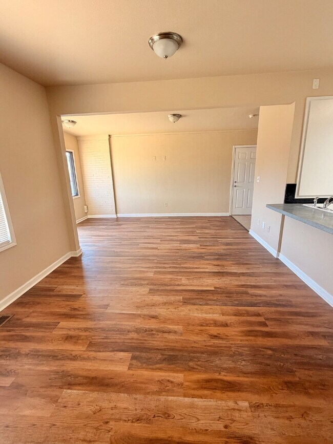 Building Photo - "Charming 3-Bed, 2-Bath Lubbock Home with Spacious 1176 Sq Ft Layout!"