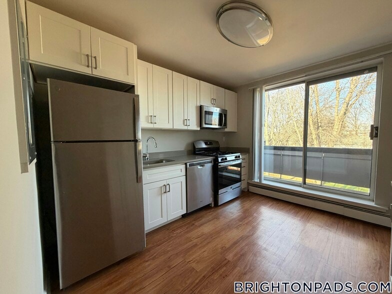 Building Photo - 9 Bronsdon St