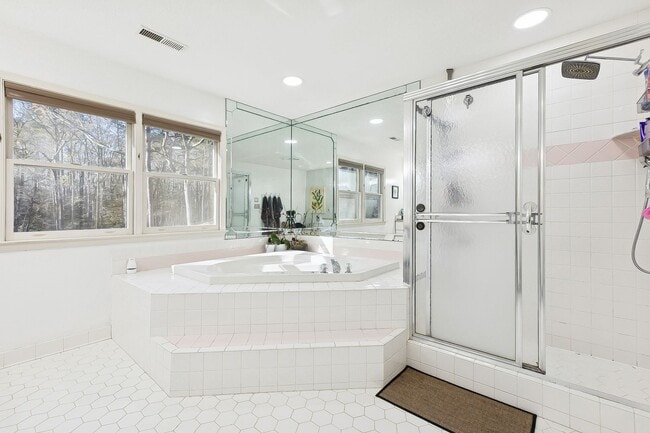 Building Photo - Move In Ready 4 Bedroom House in Yorktown!