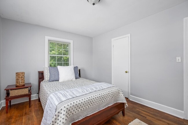 Building Photo - Adorable home in Kernersville!