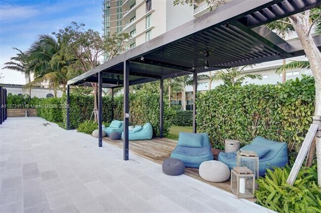 Building Photo - 480 NE 31st St