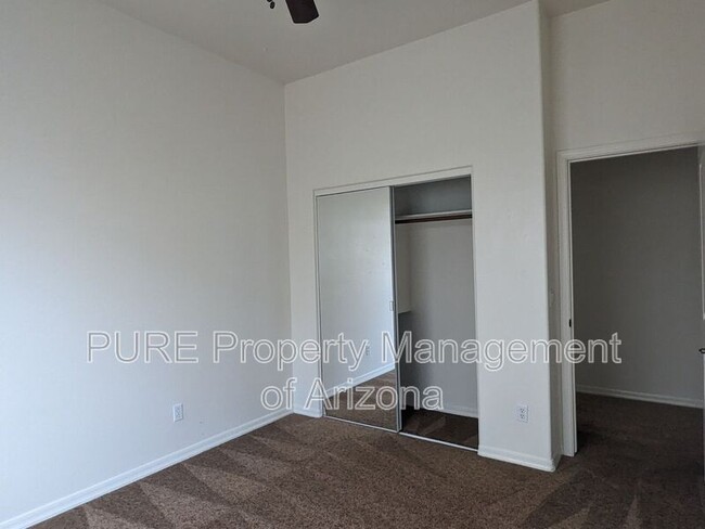 Building Photo - 1457 W Flamingo Dr