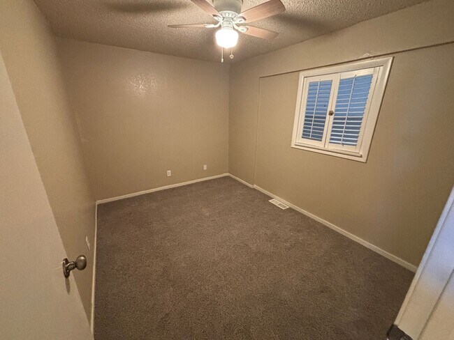 Building Photo - Charming Updated Condominium for Rent in S...