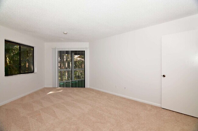 Building Photo - 36 Fairways Cir