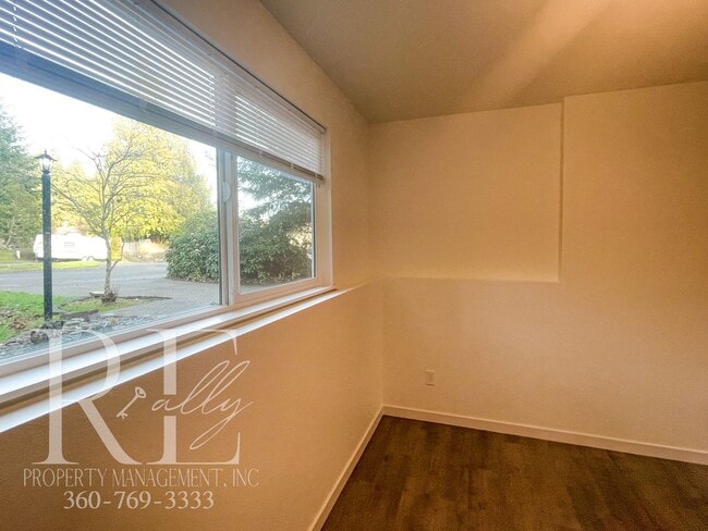 Building Photo - Remodeled w Heat Pump and Large Deck