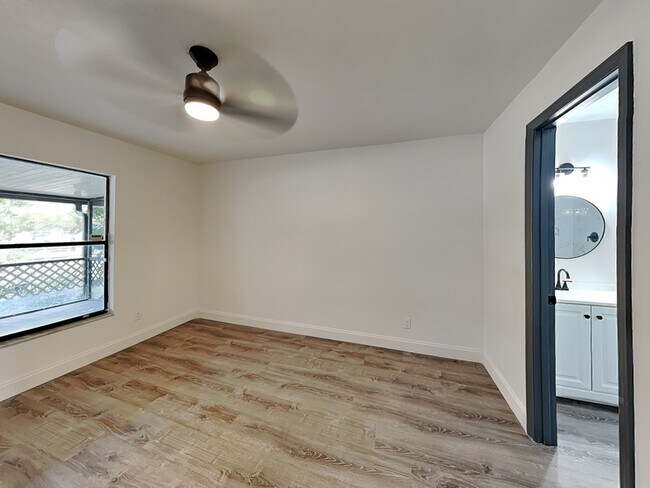 Building Photo - 9439 Lake Lotta Cir