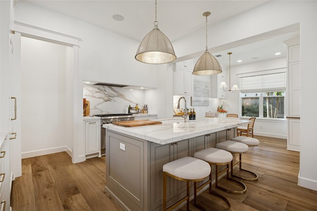 Building Photo - 2031 Sheridan St