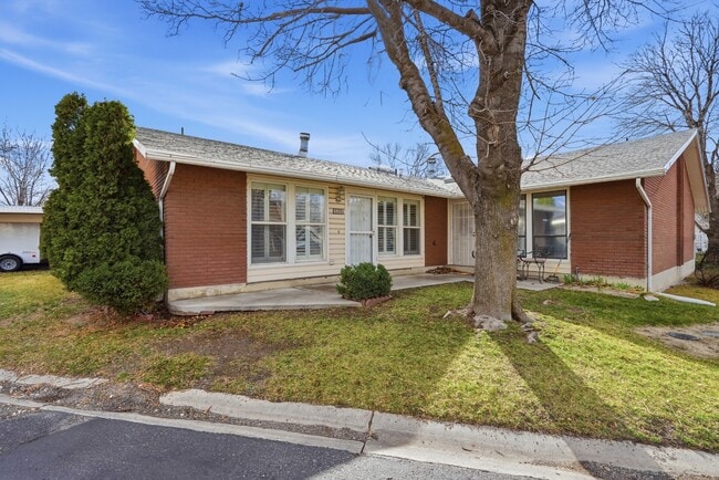 Building Photo - 5957 S Sultan Cir