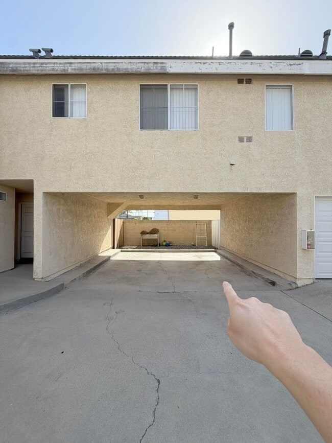 Building Photo - Alhambra Dr