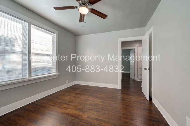 Building Photo - N Gatewood Ave Duplex