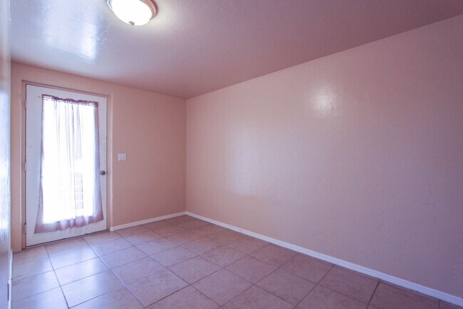 Building Photo - Large 2 story Home in Prescott Valley