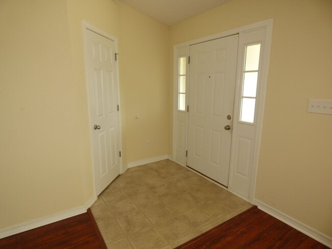 Building Photo - Great 4 Bedroom in Pensacola