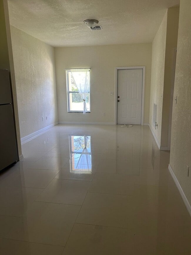Building Photo - COZY COTTAGE 2/2 IN LAKE PLACID FL