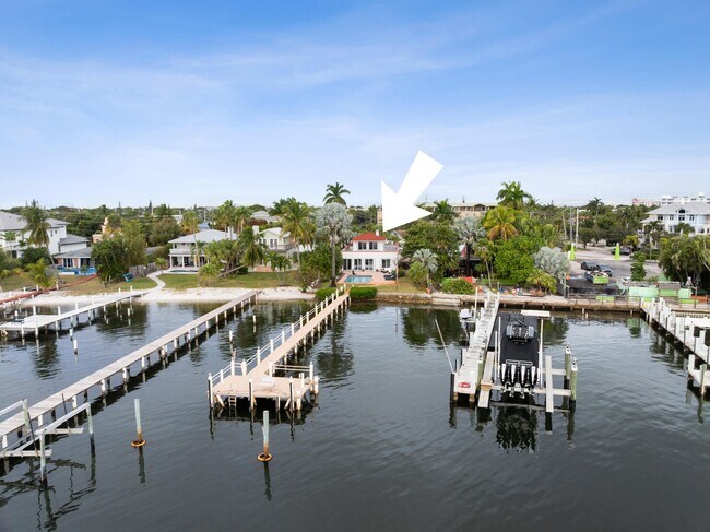 Building Photo - 114 S Lake Dr