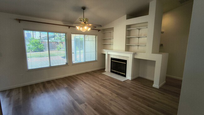 Building Photo - Brand New Flooring and FRESH Paint - SPACIOUS 3 BEDROOM HOUSE IN LIVERMORE!!!