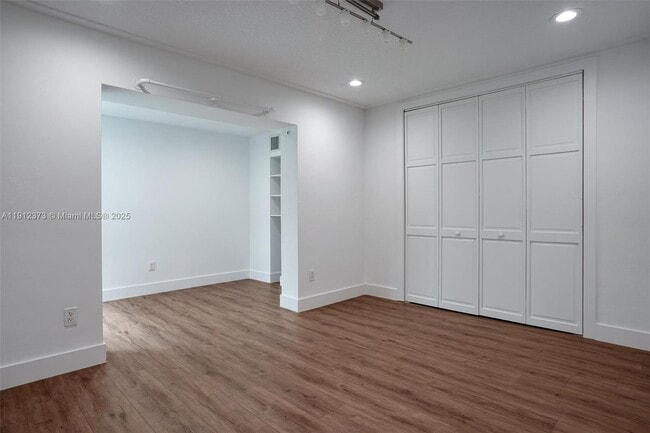 Building Photo - 6230 SW 112th St