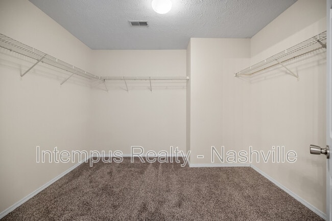 Building Photo - 3236 Woodpoint Dr