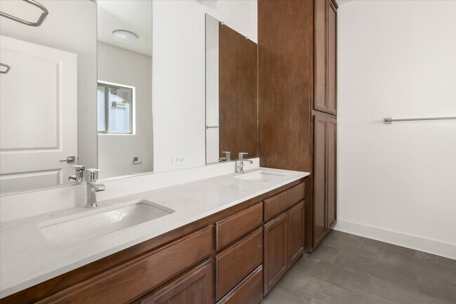 Building Photo - 40484 Bollinger Pl