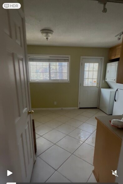 Building Photo - 315 Hilderbrand Dr