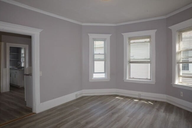 Building Photo - 285 Medford St