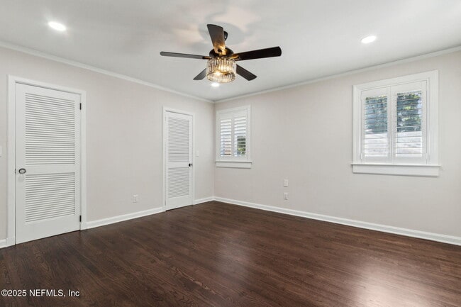 Building Photo - 2334 Broadmoor Ln