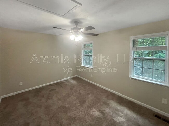 Building Photo - 5542 Pine Gate Dr