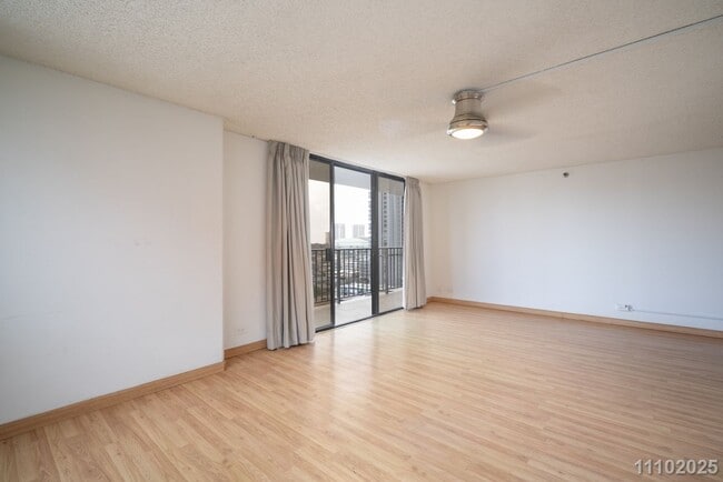 Building Photo - Move-In Ready & Conveniently Located 2BR /...