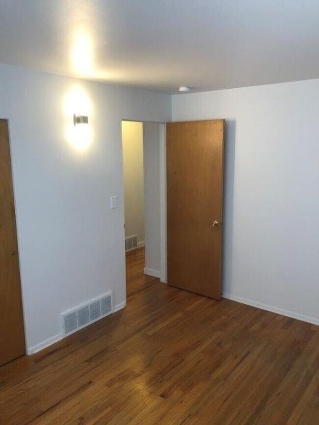 Building Photo - Beautiful Northside 3 Bedroom 2.5 Bath near the Indian Trail!