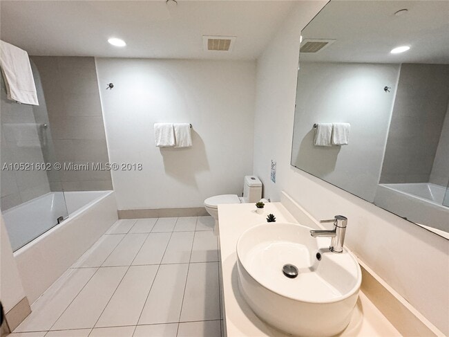 Building Photo - 2600 Hallandale Ave
