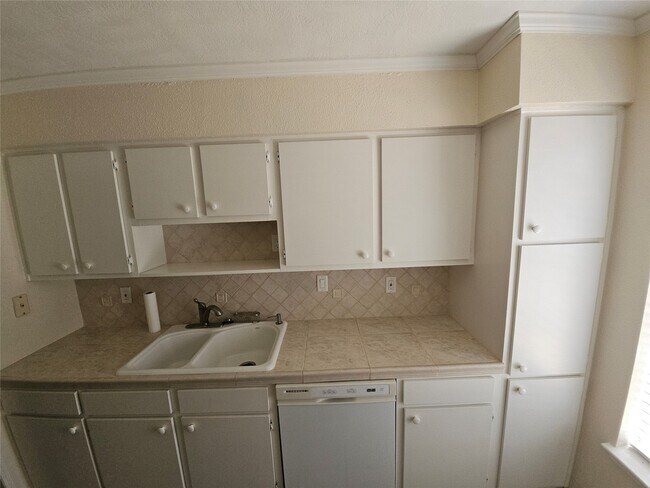 Building Photo - 2350 Bering Dr