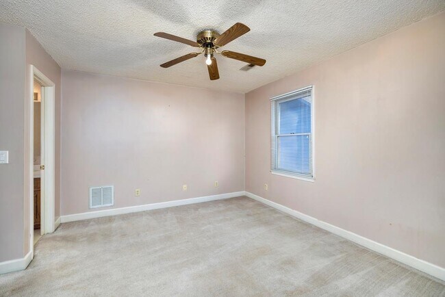 Building Photo - 921 Arnaud St