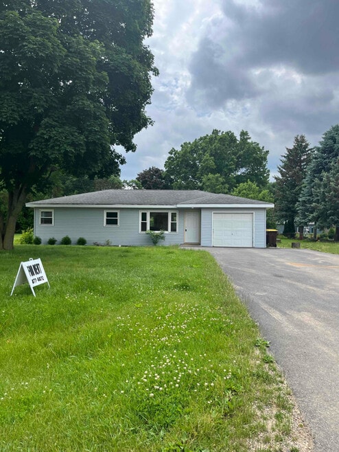 Building Photo - 1415 Hackberry Ln