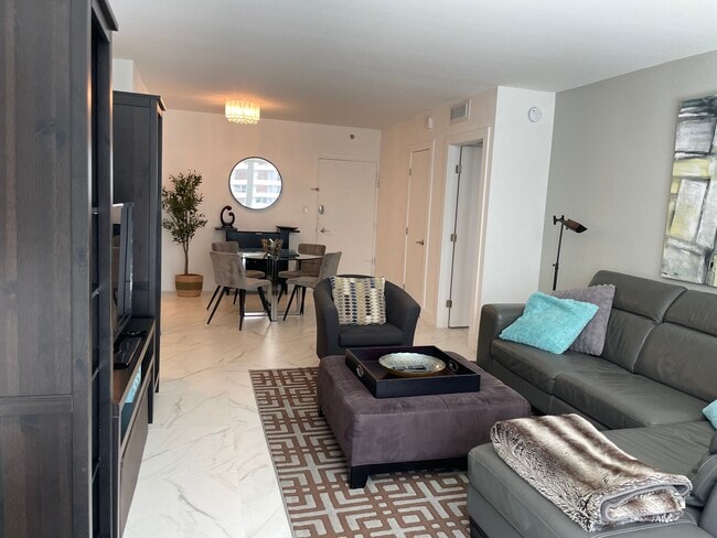 Building Photo - 5600 Collins Ave