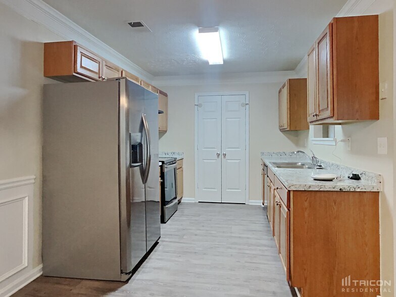 Building Photo - 11260 James Madison Dr
