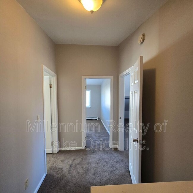 Building Photo - 644 E Meyers Ave