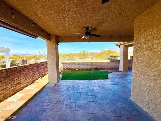 Building Photo - 3530 E Vineyard Dr