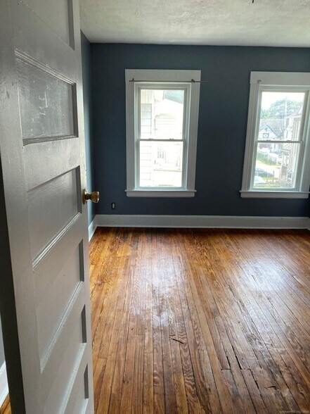 Building Photo - 117 Sherwood Ave