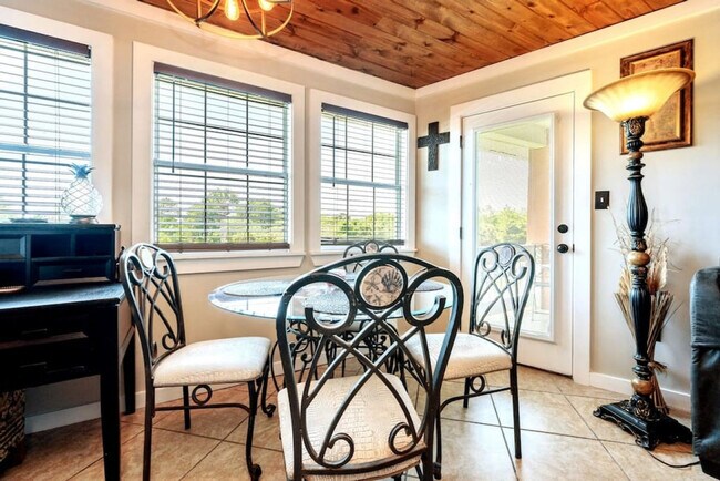 Building Photo - 4000 Gulf Terrace Dr