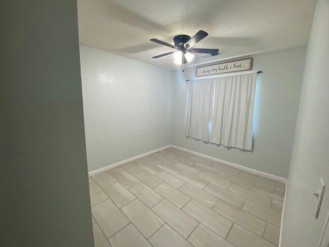Building Photo - Cozy Home for rent in Hanford