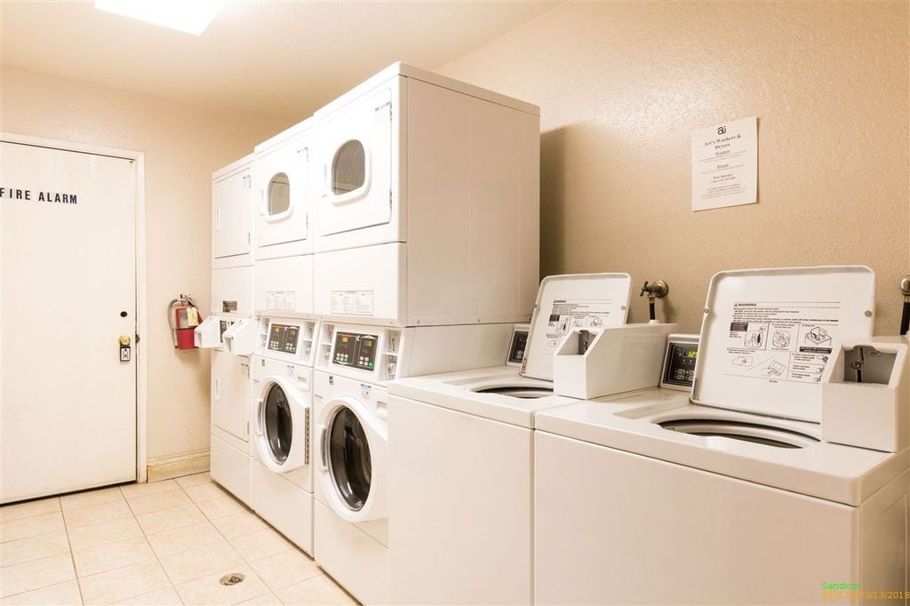 Building Photo - 2850 Reynard Way