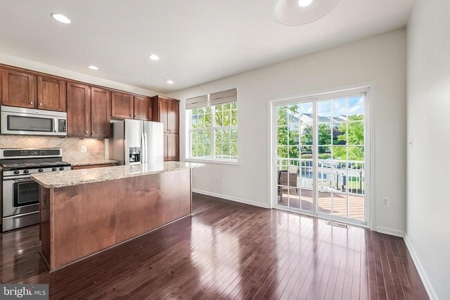 Building Photo - 43190 Loudoun Reserve Dr