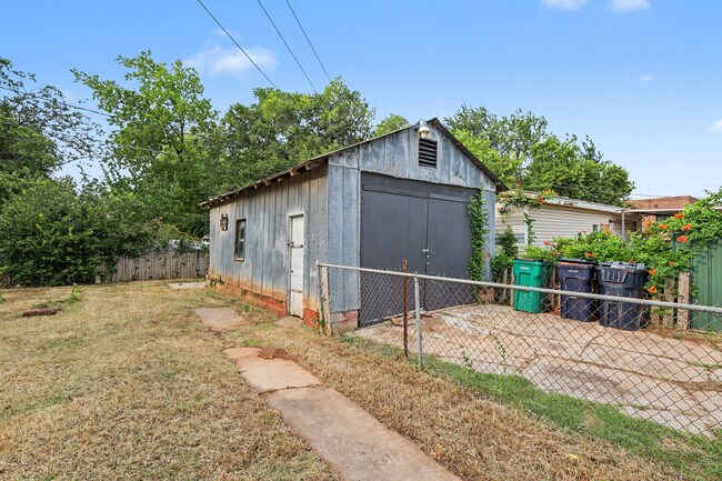 Building Photo - 537 SW 45th St