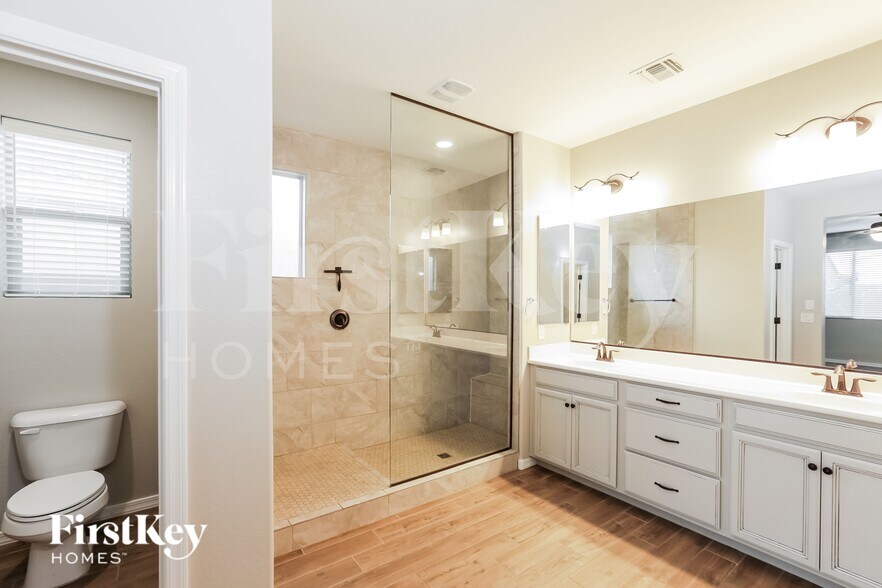 Building Photo - 19748 W Devonshire Ave